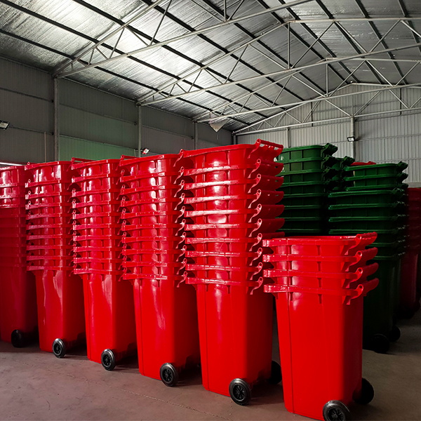 带轮式垃圾桶批发 带轮式垃圾桶批发